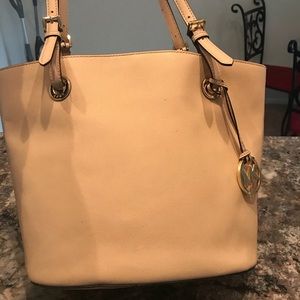 Micheal Kors Purse